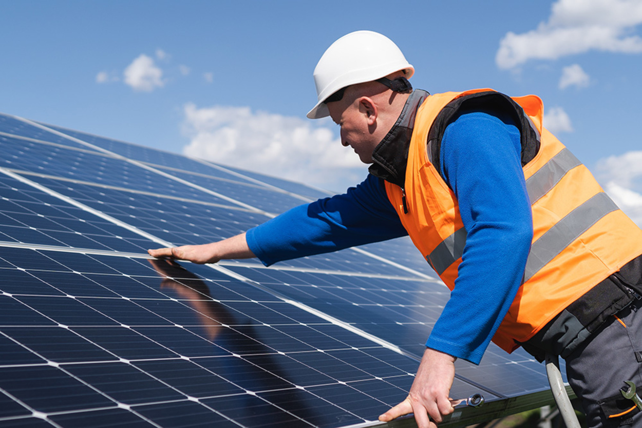 Sachverständiger Photovoltaik bei Muster Elektro in Musterstadt